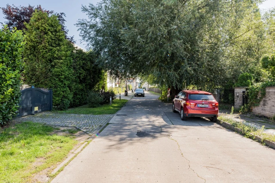 Möblierte Doppelhaushälfte mit Privatgarten und Sauna in Berlin-Pankow